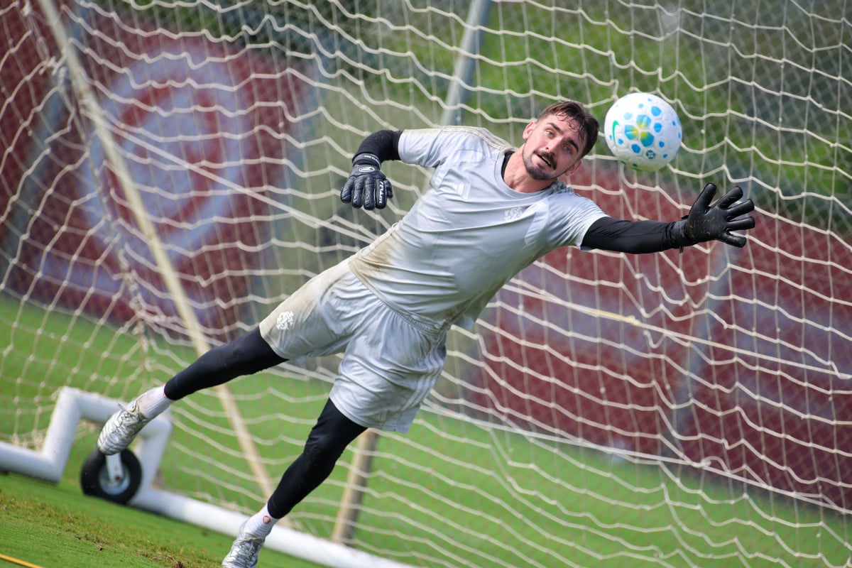 Pezzolano busca alternativas para substituir Vitinho no ataque do Inter