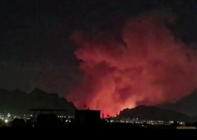 Em captura de vídeo por moradores, fumaça das explosões sacodem Isfahan, no Irã