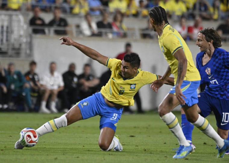 Vini Jr deixou três defensores para trás antes de dar assitência para abertura do placar