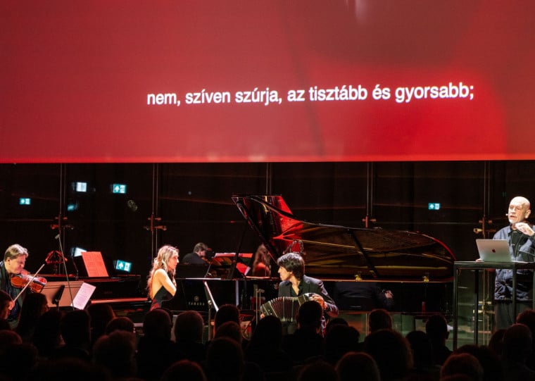 'The Infamous Ramírez Hoffman' reúne em cena o ator John Malkovich, a pianista Anastasya Terenkova, o violinista Andrej Bielow e o bandoneonista Fabrizio Colombo 