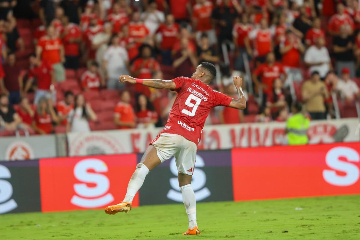 Inter sai na frente, mas deixa o São Paulo empatar no apagar das luzes no Beira-Rio