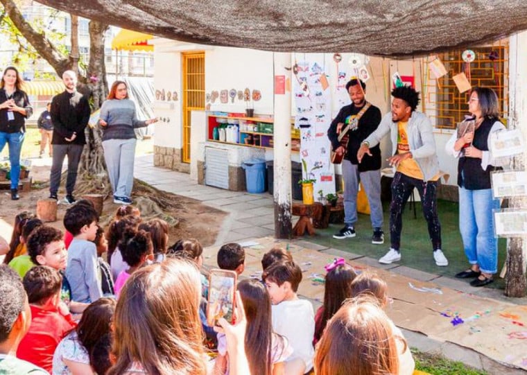 Entre as ações previstas, estão a contratação de autores e ilustradores para visitas às escolas, a aquisição de obras dos participantes adotados e a compra de materiais bibliográficos de diferentes áreas do conhecimento