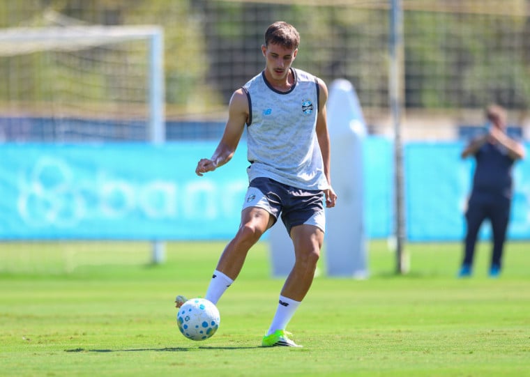 Com a lesão de Peréz, Zortéa é o candidato a ganhar uma vaga no meio-campo