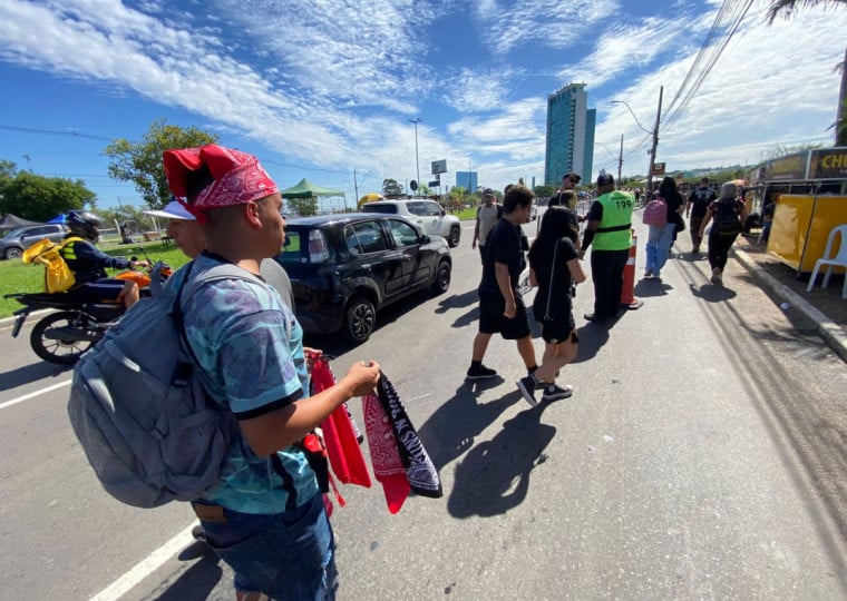 Abertura dos port&otilde;es ocorrer&aacute; somente &agrave;s 16h, mas filas j&aacute; se formam na Di&aacute;rio de Not&iacute;cias