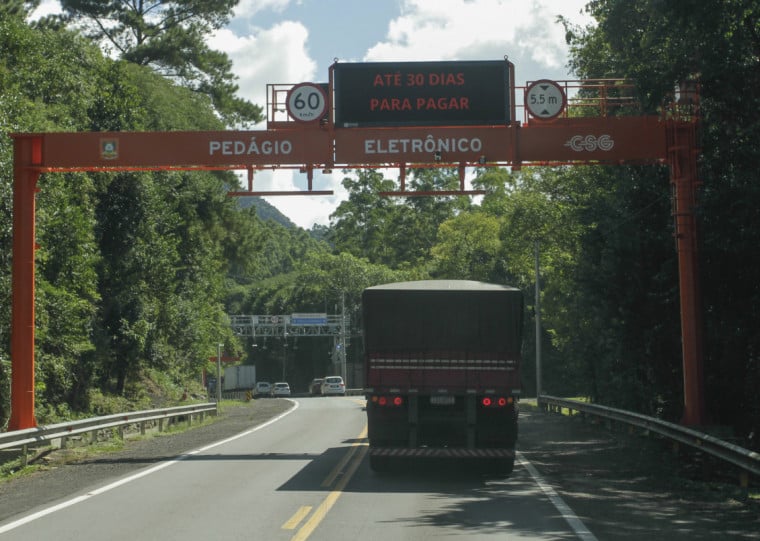 Formato dispensa as tradicionais paradas em cabines para pagamento