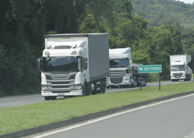 Conforme a lei, pedágio deve ser antecipado e pago de forma separada do frete
