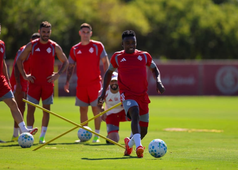 Carbonero volta a ficar à disposição de Pezzolano após Data Fifa