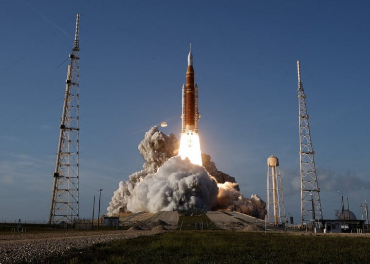 Ao chegar ao satélite, nos próximos dias, a nave executará uma volta completa - passando, inclusive, pelo lado oculto da Lua