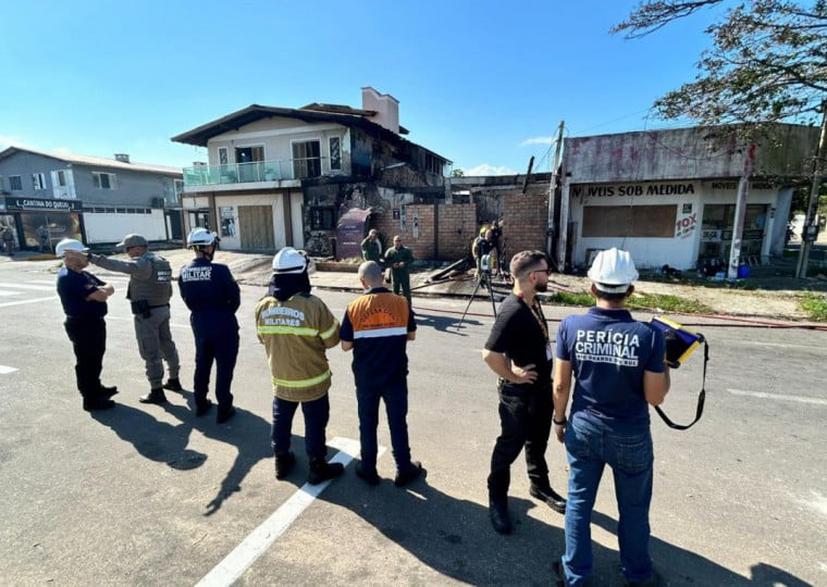 Equipes da Defesa Civil e dos Bombeiros foram acionadas para atender a ocorr&ecirc;ncia