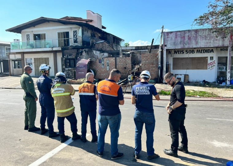 Acidente ocorreu por volta das 10h45min desta sexta-feira, na avenida Valdomiro Cândido dos Reis
