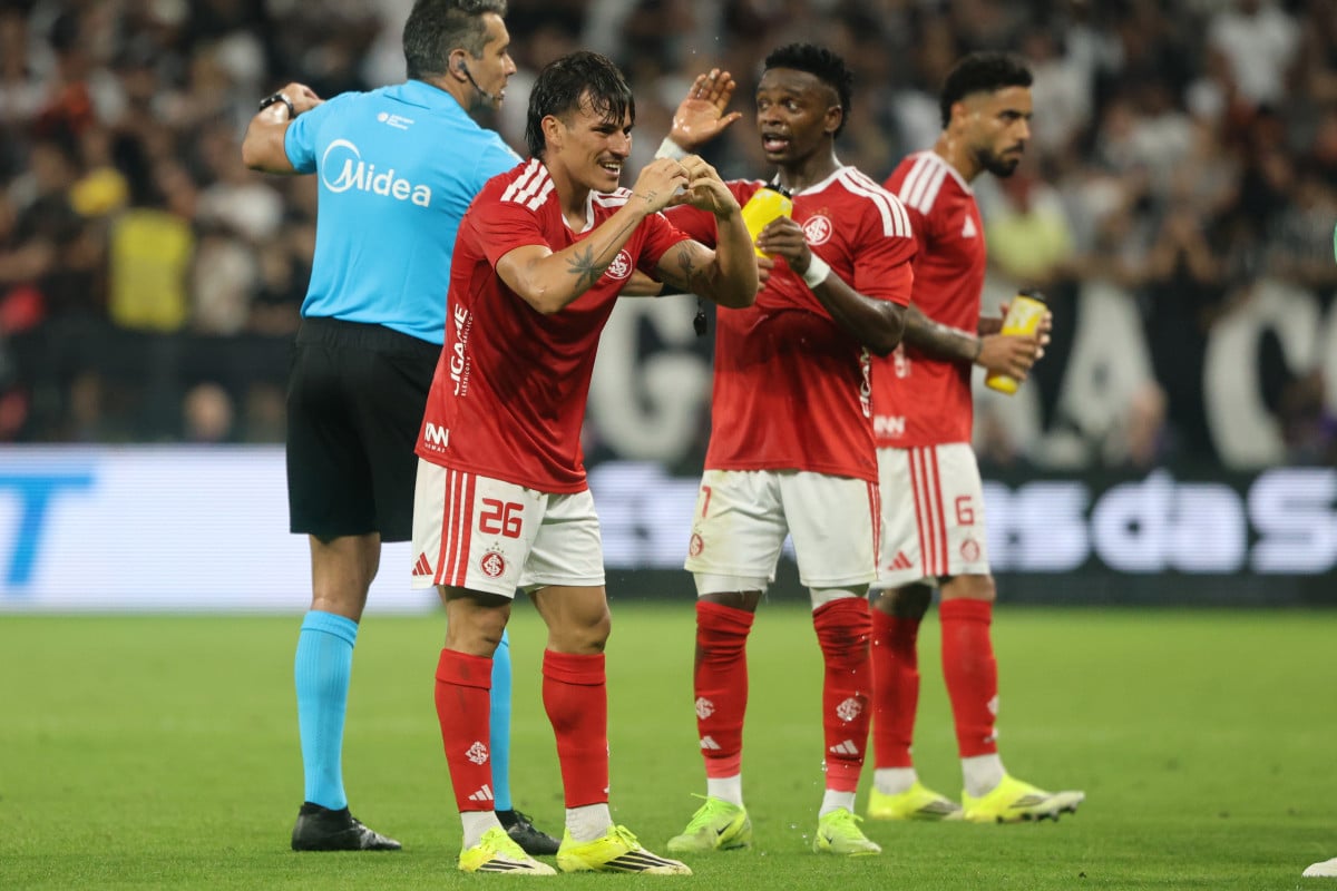 Em jogo fraco tecnicamente, Inter é melhor que o Corinthians e vence por 1 a 0, fora de casa