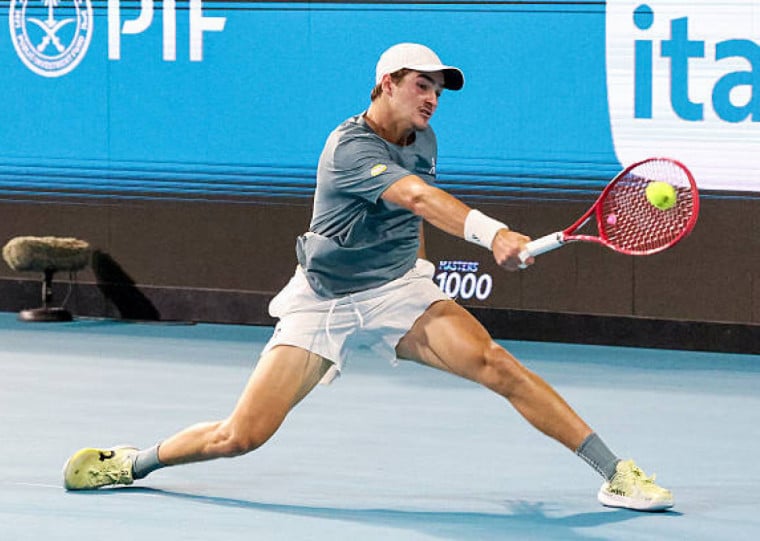 Estreia contra o canadense Gabriel Diallo, às 10h, por vaga na segunda rodada