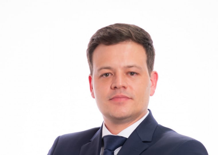 Dickel destaca que o desafio é o impacto no fluxo de caixa das empresas tomadoras, que agora poderão, em tese, creditar-se do IBS/CBS pago sobre os juros de empréstimos vinculados à sua atividade produtiva