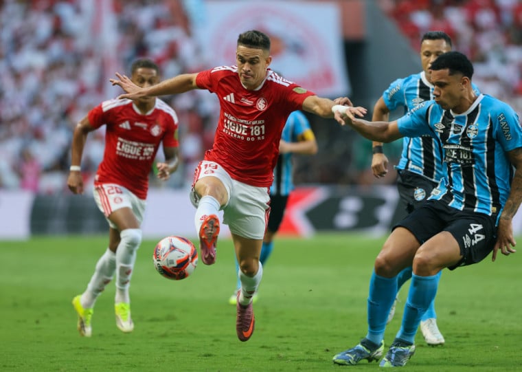 Rivais estão empatados na tabela, mas vivem momentos completamente distintos