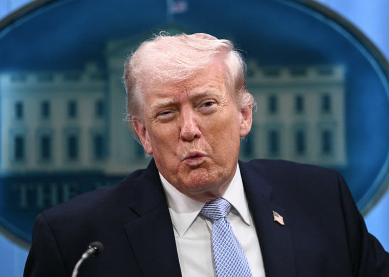 Trump voltou a adotar retórica inflamada, postando que "uma civilização inteira vai morrer hoje à noite"