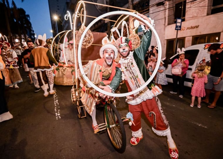 Evento teve mais de 20 apresentações artísticas e reuniu 100 mil pessoas no centro de Caxias do Sul