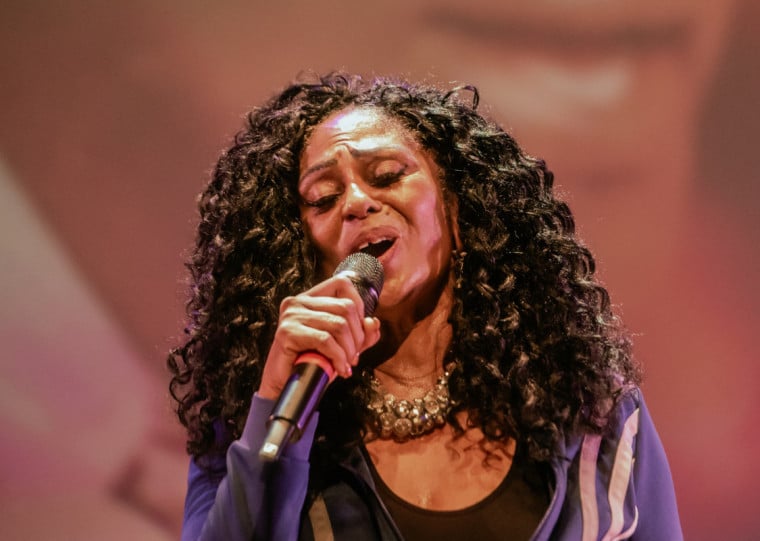 Cantora norte-americana faz show ao lado da Bruno Marques Band