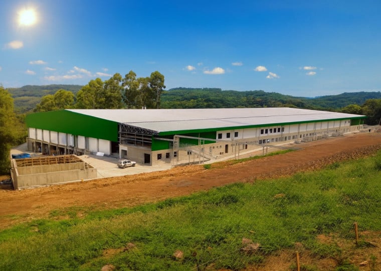 Granja Pinheiros est&aacute; trabalhando em um novo incubat&oacute;rio