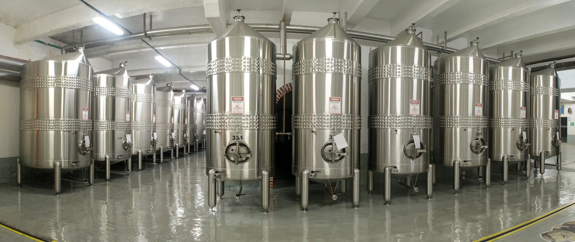 Tanques de inox substituir&atilde;o as antigas pipas na Cooperativa Vin&iacute;cola Aurora | Wagner Meneguzzi/Divulga&ccedil;&atilde;o/JC