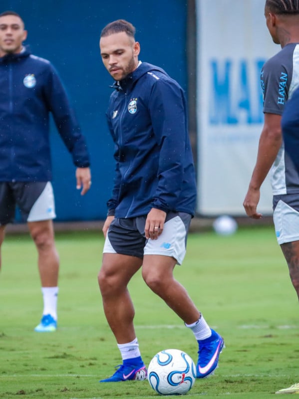 Em meio à turbulência, Grêmio vai a Montevidéu na estreia pela Sul-Americana