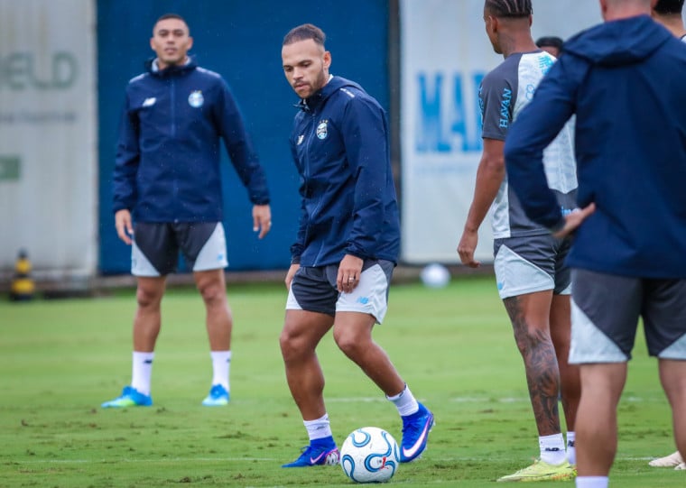 Braithwaite pode ter sua primeira chance como titular após a grave lesão