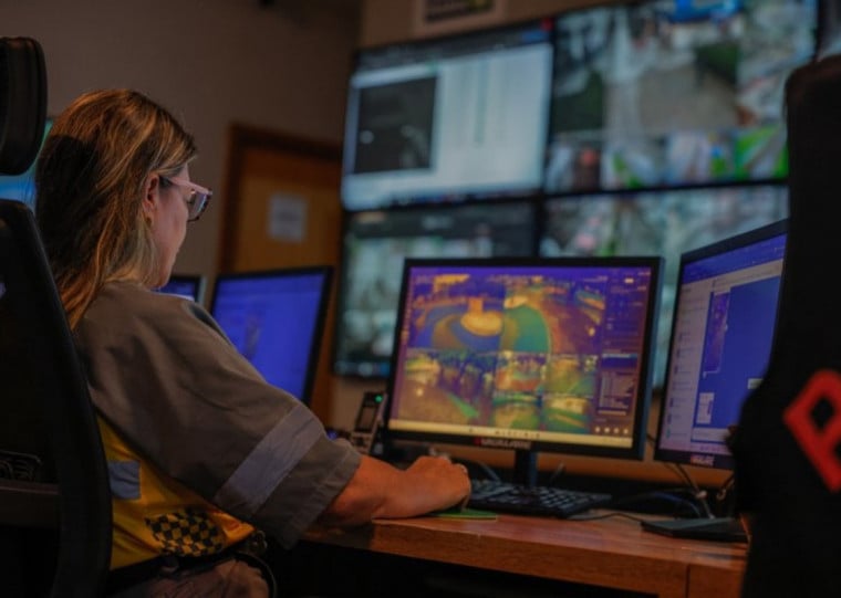 Equipes trabalham no monitoramento de estragos e problemas em bairros da cidade