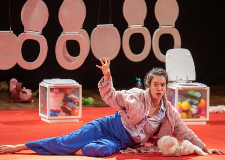 Monólogo estrelado por Miá Mello, 'Mãe fora da caixa' tem duas sessões no Teatro do Bourbon Country neste domingo (12)