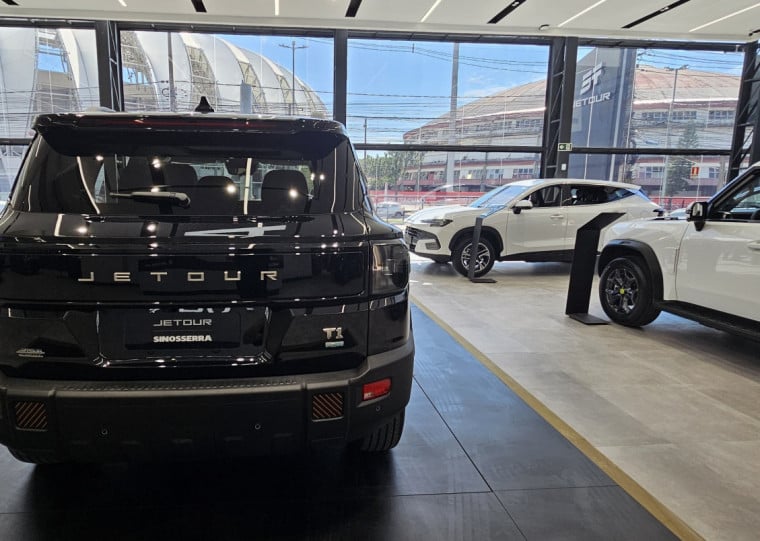 Uma das lojas da. marca Jetour fica na Zona Sul de Porto Alegre, em frente ao Beira-Rio