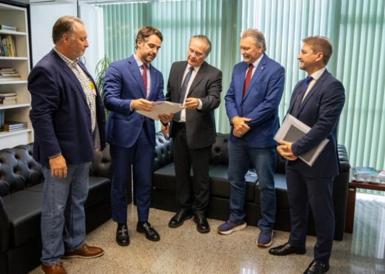 Leite também conversou com o senador Renan Calheiros, presidente da Comissão de Assuntos Econômicos