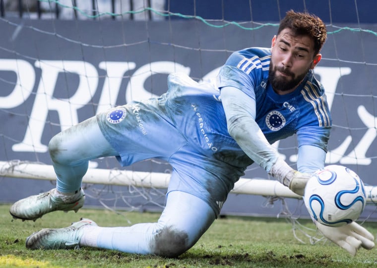 Jogador preferiu tom leve e afirmou que decisão é exclusivamente da direção