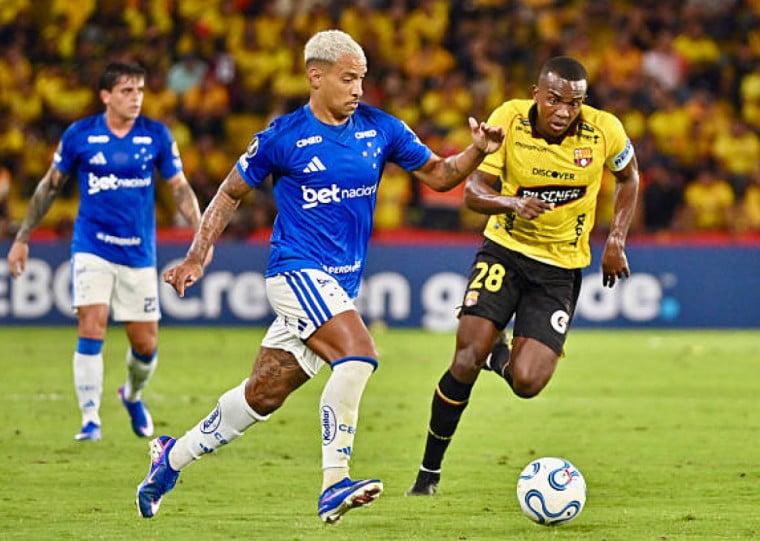 Matheus Pereira marca e Raposa estreia com vitória no Equador