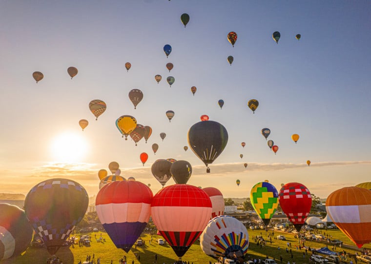 Para al&eacute;m do c&eacute;u colorido pelo balonismo, a Secretaria de Turismo de Torres trabalha para consolidar um plano cont&iacute;nuo de eventos que projete a cidade o ano inteiro