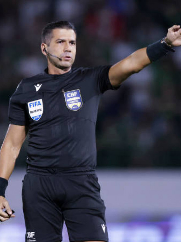 Bruno Arleu de Araújo apita o Gre-Nal 452 deste sábado