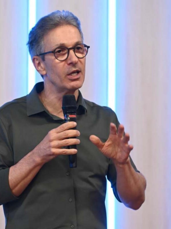 Romeu Zema critica custo Brasil em agenda na Serra