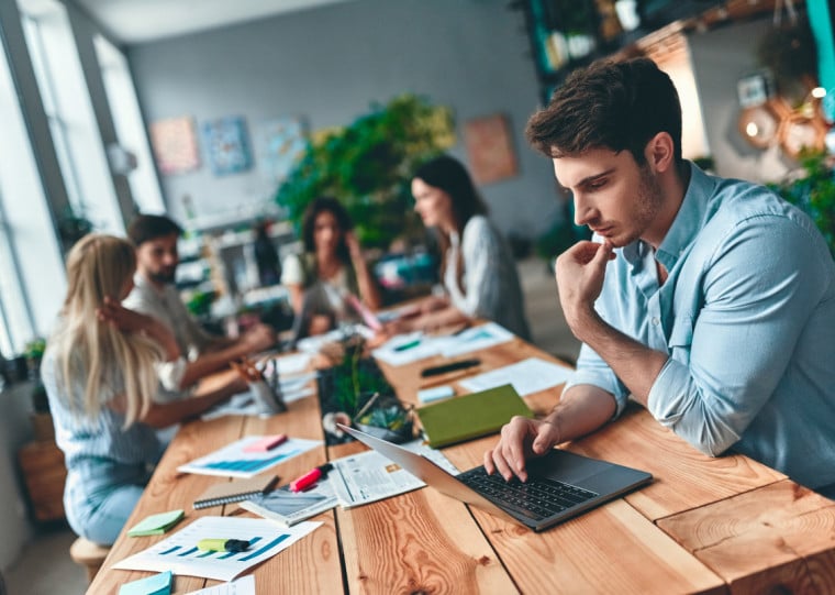 39% do capital investido em startups no Brasil em 2025 foi direcionado àquelas que aplicam IA