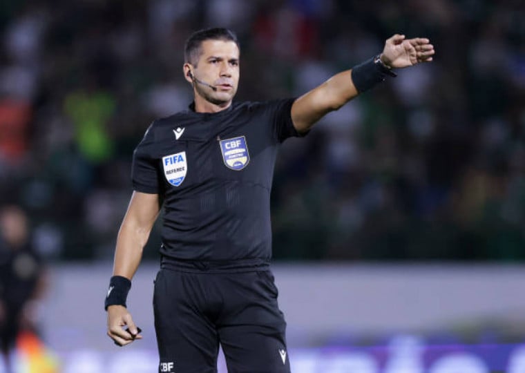 O carioca apita seu segundo clássico na carreira