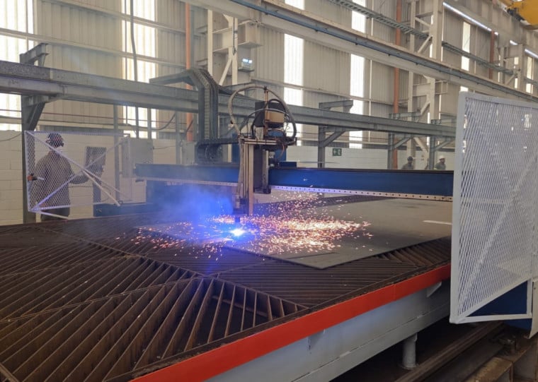 Complexo inicia processamento de aço de casco da embarcação