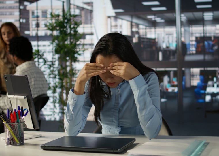Entre as doen&ccedil;as ps&iacute;quicas e riscos inclu&iacute;dos est&atilde;o a S&iacute;drome de Burnout, ansiedade, depress&atilde;o e ass&eacute;dio