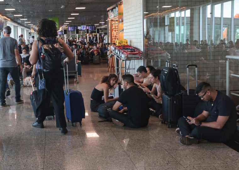 Por conta da pane, passageiros enfrentaram filas, cancelamentos, atrasos e remarcações de voos