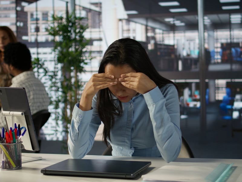 Em meio a mudanças na NR-1, casos de burnout no Brasil aumentam quase 300%