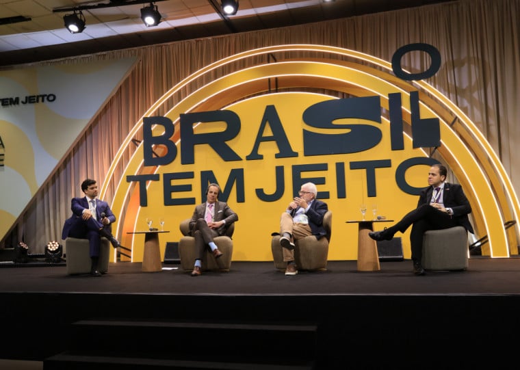 Adam Howard, Denis Lerrer Rosenfield e Pedro Urruchurtu comentaram sobre cenário marcado por incertezas e disputas