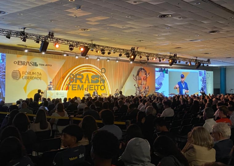 Debatedores destacaram a necessidade de superar a influência de grupos de interesse e o paternalismo estatal para garantir autonomia econômica