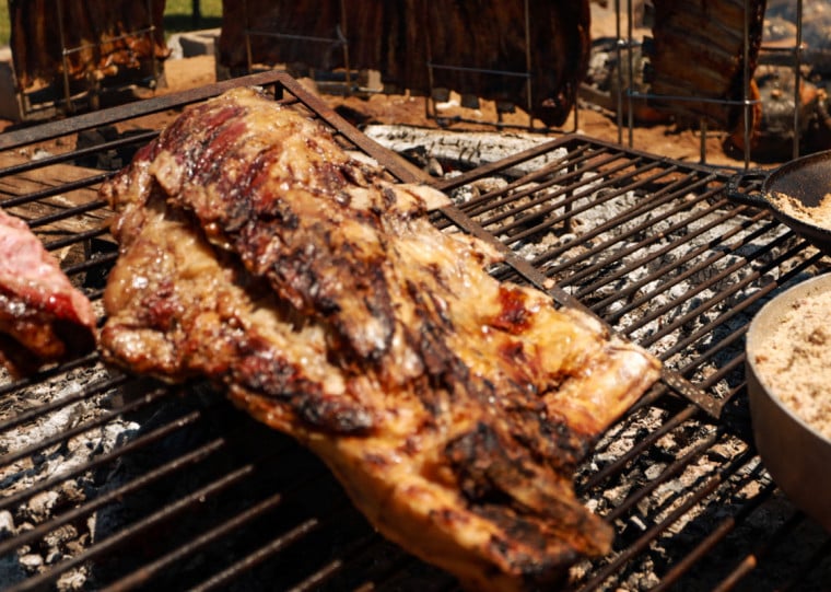 Evento ao ar livre contará com 15 estações de assadores e restaurantes, com pratos variados 