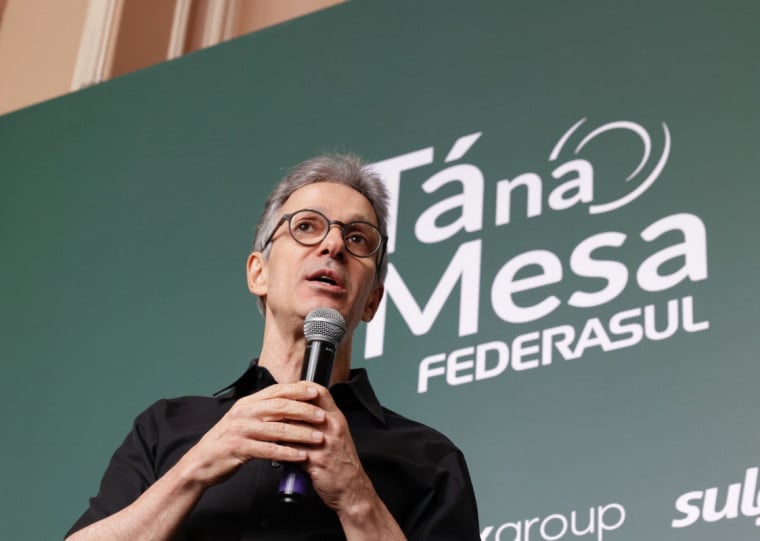 Pré-candidato à Presidência discursou na reunião-almoço Tá Na Mesa