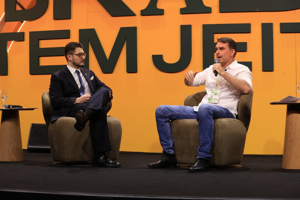 Flavio aposta no legado de Jair Bolsonaro para chegar ao Planalto