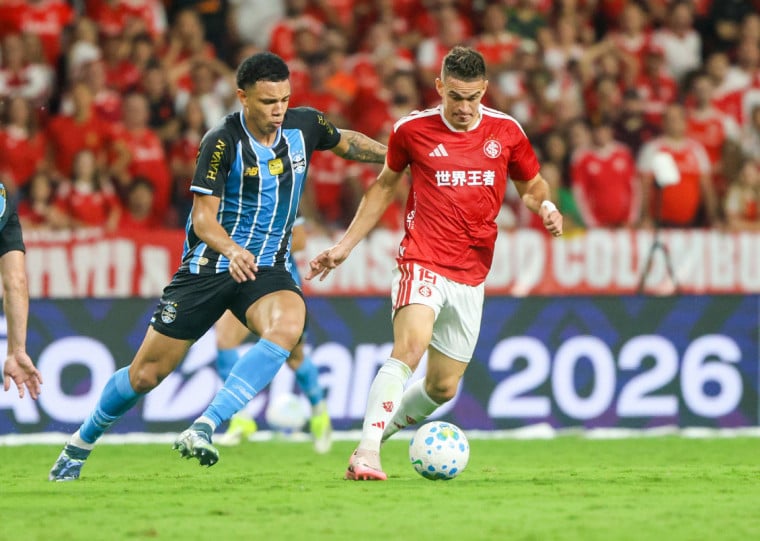 Perto do fim do jogo Viery fez falta dura e acabou expulso da partida