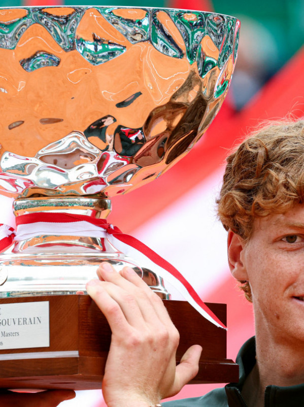 Sinner bate Alcaraz em decisão e assume a primeira colocação no ranking