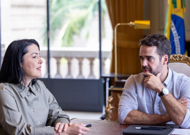 A presidente da Famurs, Adriane Perin de Oliveira (PP), se reuniu com o governador Eduardo Leite (PSD) para discutir medidas para amenizar o impacto do preço dos combustíveis