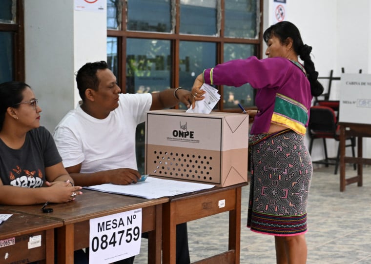  Até as 23 horas (de Brasília) deste domingo, apenas 6% dos votos haviam sido totalizados