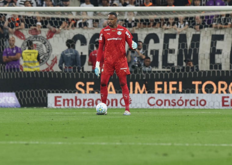 Em grava&ccedil;&otilde;es que circularam nas redes sociais &eacute; poss&iacute;vel ouvir um torcedor gritando a palavra "macaco" para o goleiro Carlos Miguel